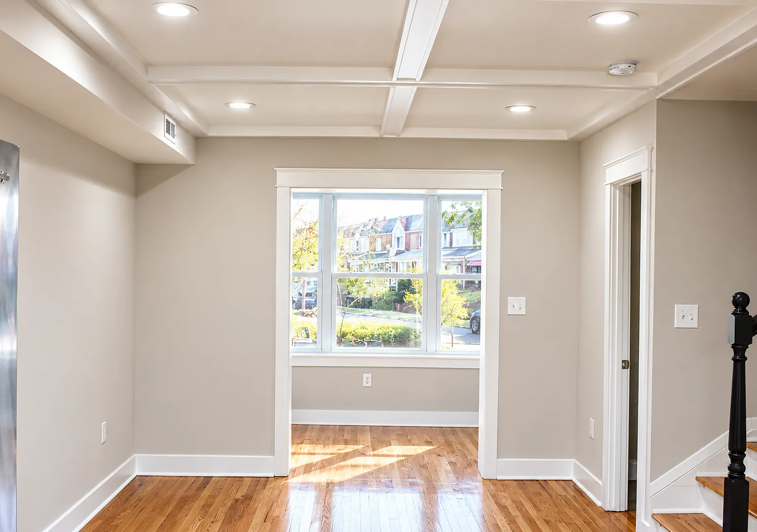 Modern 2BR/2.5BA Home with Spacious Backyard in Lily Ponds — Photo 4