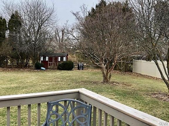 3rd image of 433 Heritage Ln