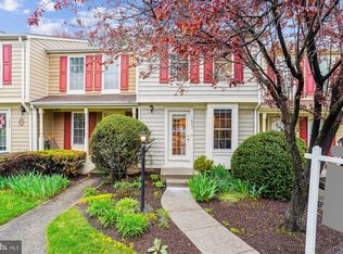 1637 Fieldthorn Dr, Reston, VA 20194