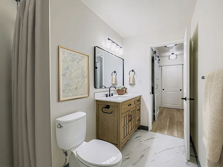 Beautifully Renovated 1 & 2 Bedroom Apartments in Lynnwood! — Photo 17