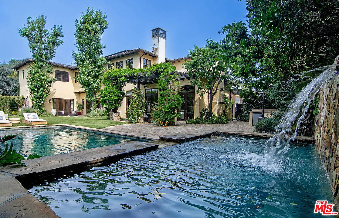6 bed, 8.5 bath, 8472 sqft, $45,000 — Photo 2