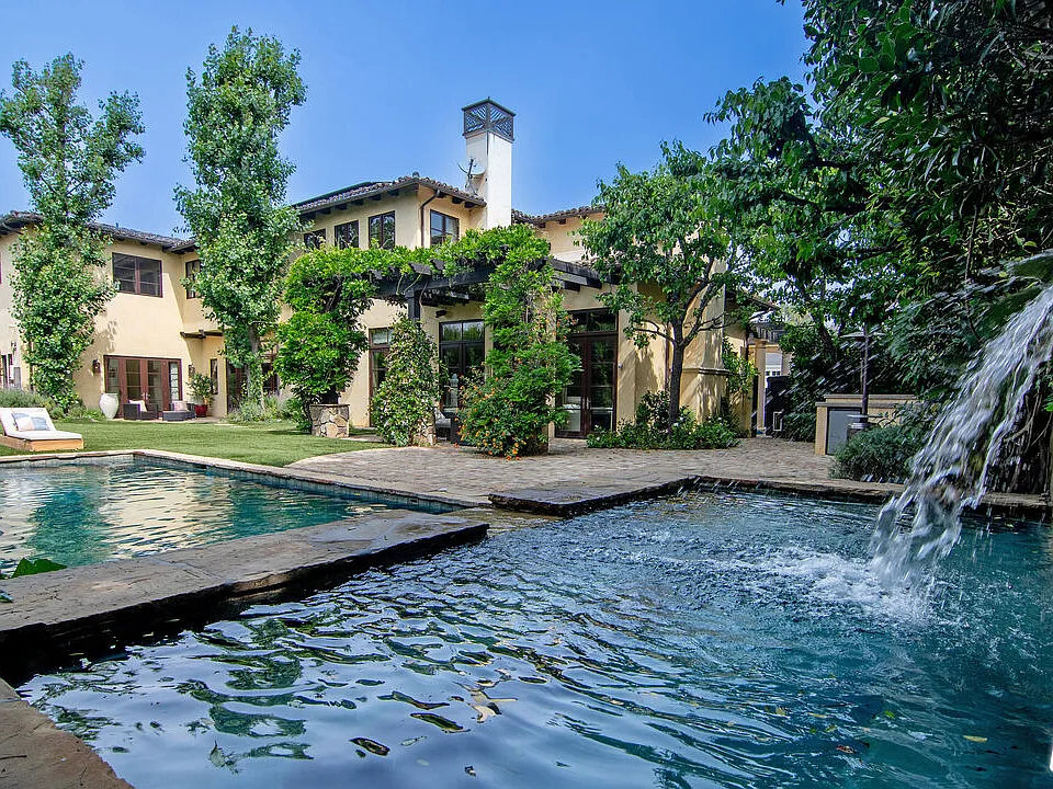 1221 Minorca Dr