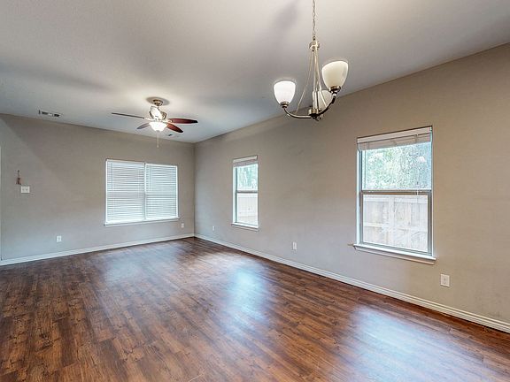 5th image of 226 Lynn Dr #A