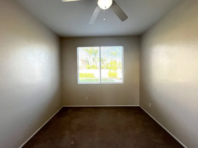 4130 Prairie Dunes Dr — Photo 32