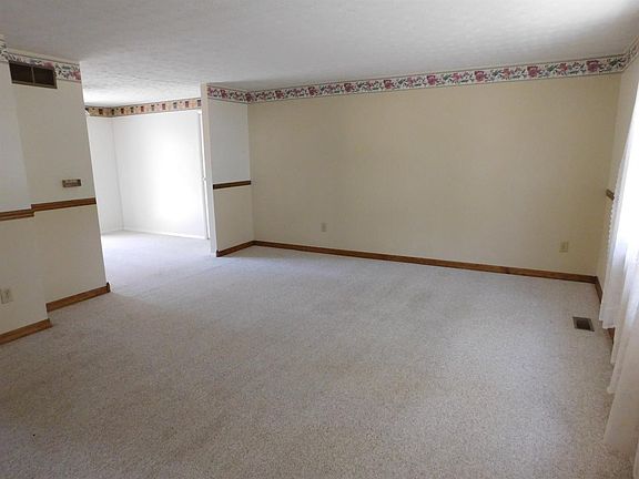 4th image of 1353 Linden Creek Dr