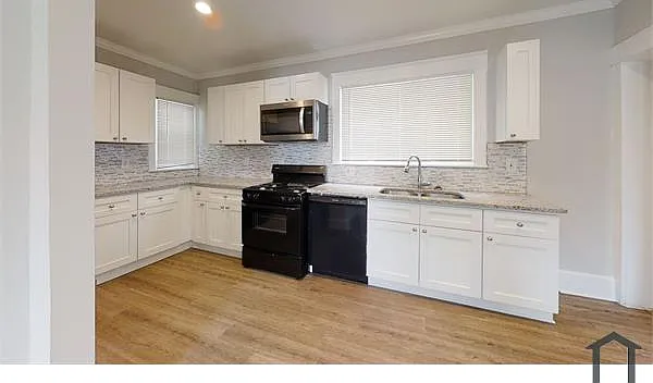 3 bed, $2,500 — Photo 2