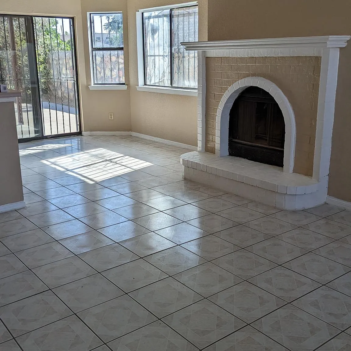 3 bed, 1190 sqft, $1,550 — Photo 3
