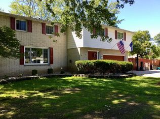 300 W Maplemere Rd, Williamsville, NY 14221