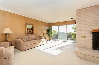 Living Room 1 :: 15 Barner