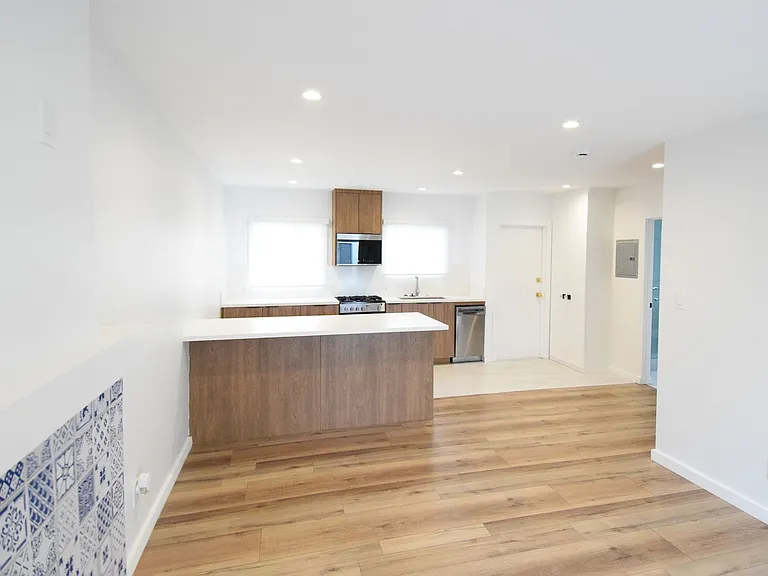 818 Grant St — Photo 17