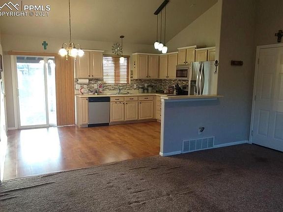 5th image of 138 E Hahns Peak Ave