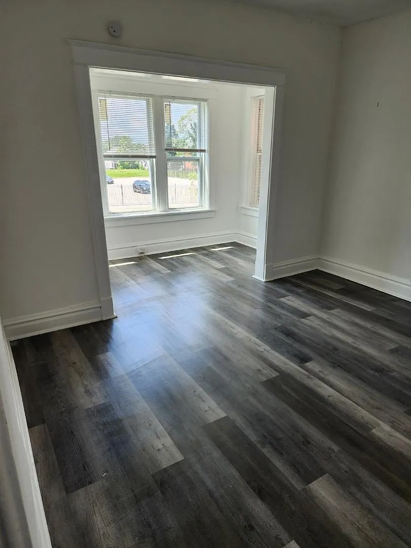 2 bed, 900 sqft, $1,200 — Photo 3