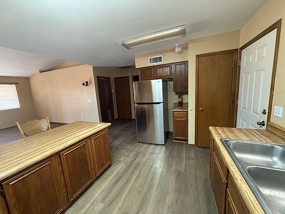 5th image of 1275 N Vista Rd