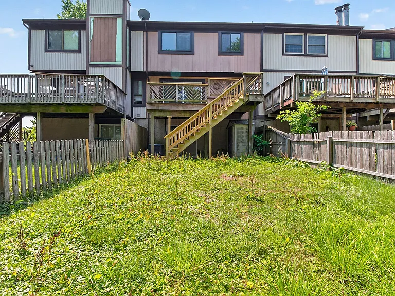 143 Bourbon Ct — Photo 14