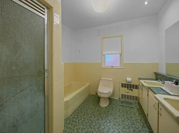 309 Avenue J image 14 of 16