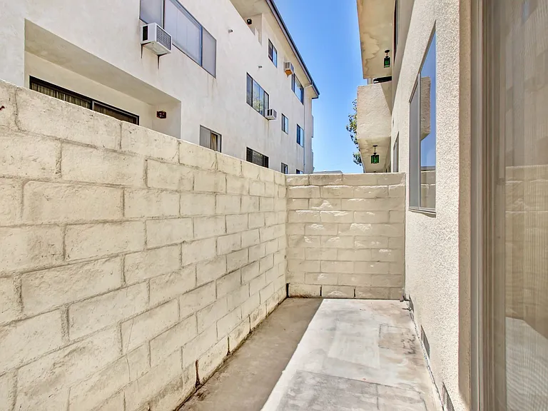 1234 Wellesley Ave in West LA - steps to Wilshire Blvd! — Photo 11