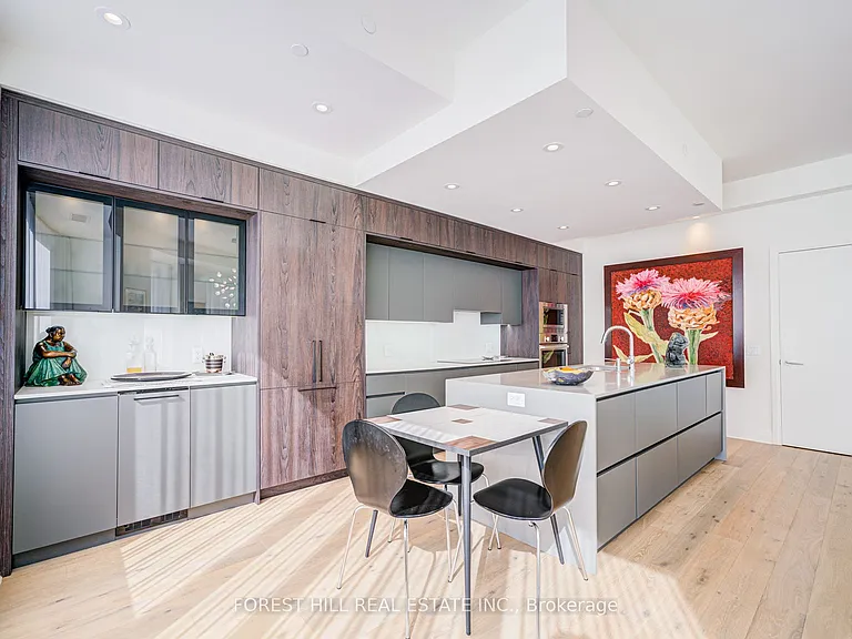 151 Avenue Rd #204 — Photo 4