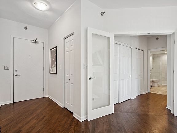 5th image of 1122 N Dearborn St APT 10C