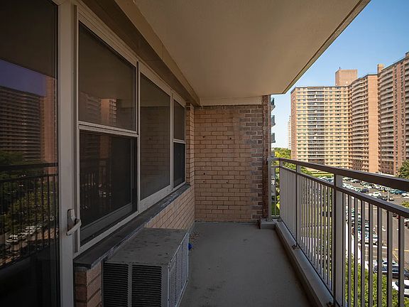 3rd image of 2915 W 5th St APT 7A