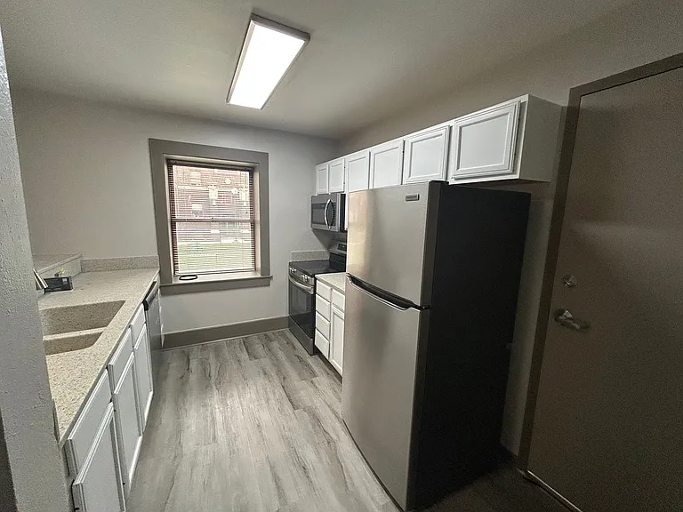 Drake Court — Photo 80