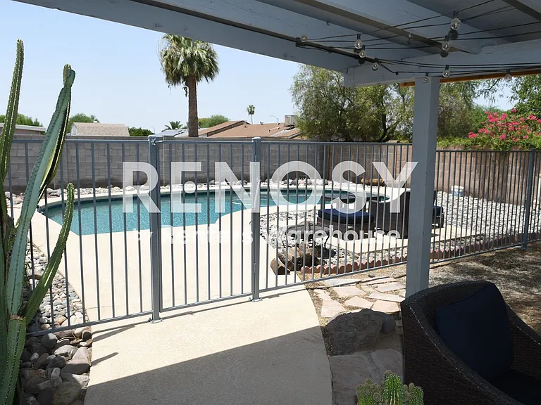 1550 W Pershing Ave — Photo 3