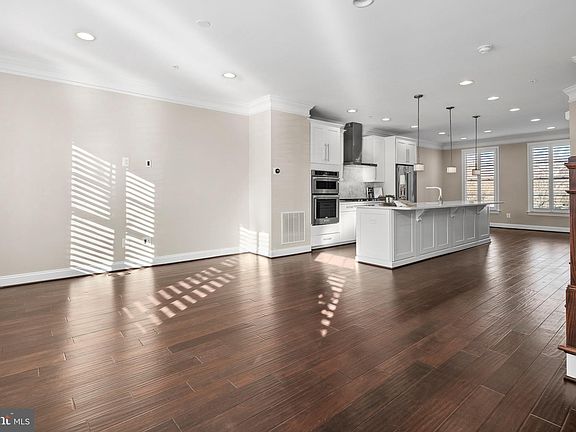 4th image of 1035 N Kensington St