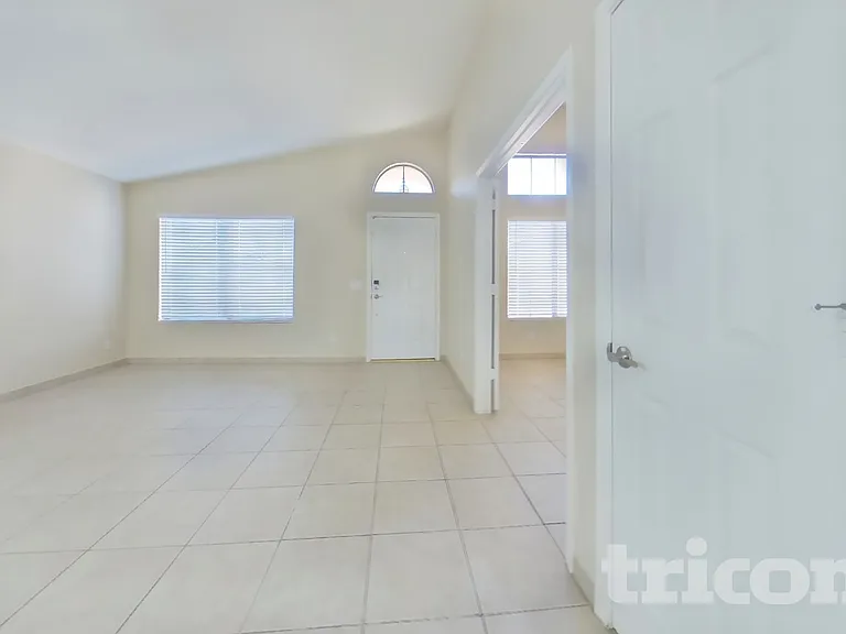 15028 W Elko Dr — Photo 3