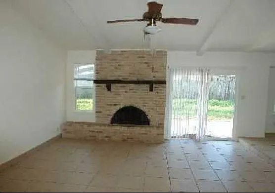 3 bed, 1270 sqft, $2,200 — Photo 2