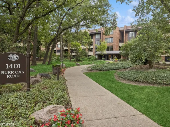 1401 Burr Oak Rd APT 105B, Hinsdale, IL 60521