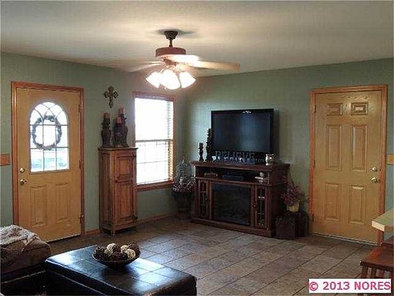 3rd image of 1424 Pebble Dr
