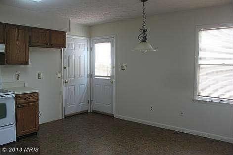 5th image of 320 Hackberry Dr