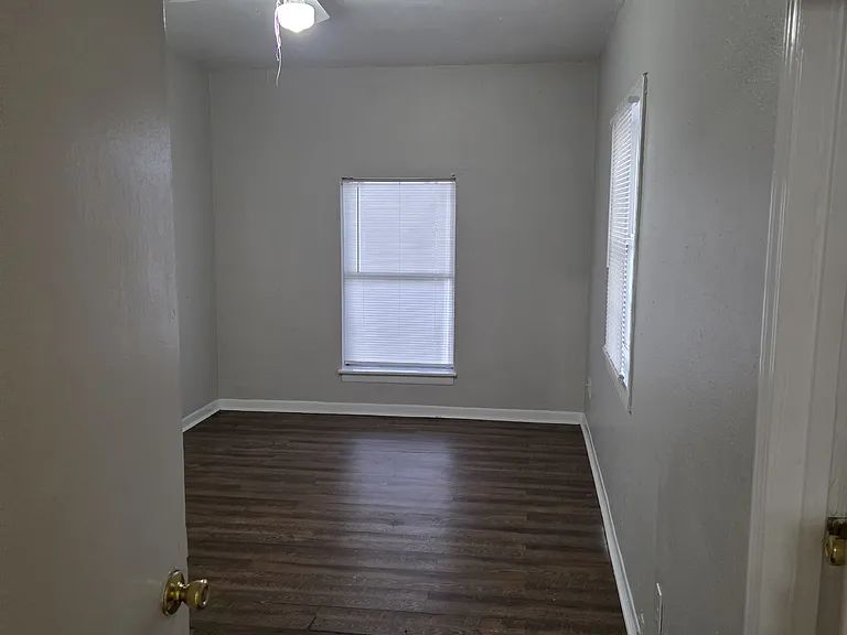 444 Brooks Dr — Photo 6