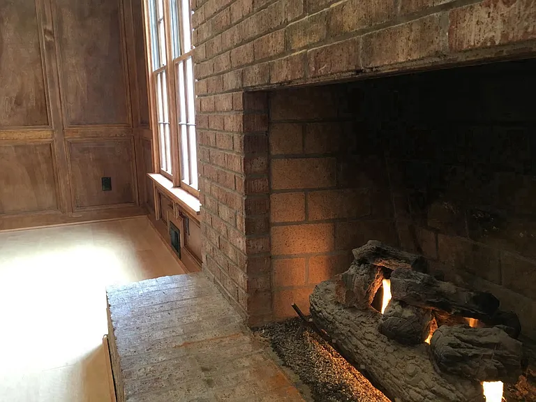 Gas fireplace