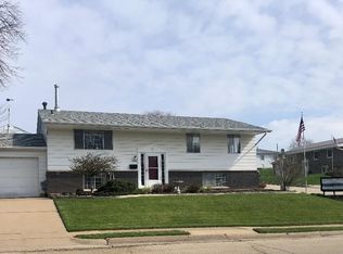 2529 Marywood Dr, Dubuque, IA 52001