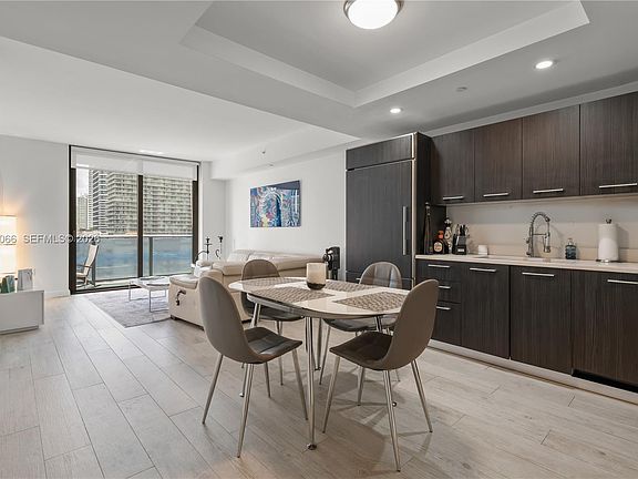 5th image of 45 SW 9th St APT 1405