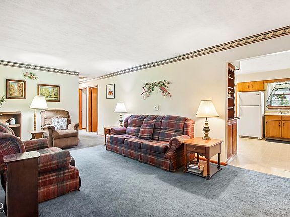 5th image of 1811 S Vickie Dr