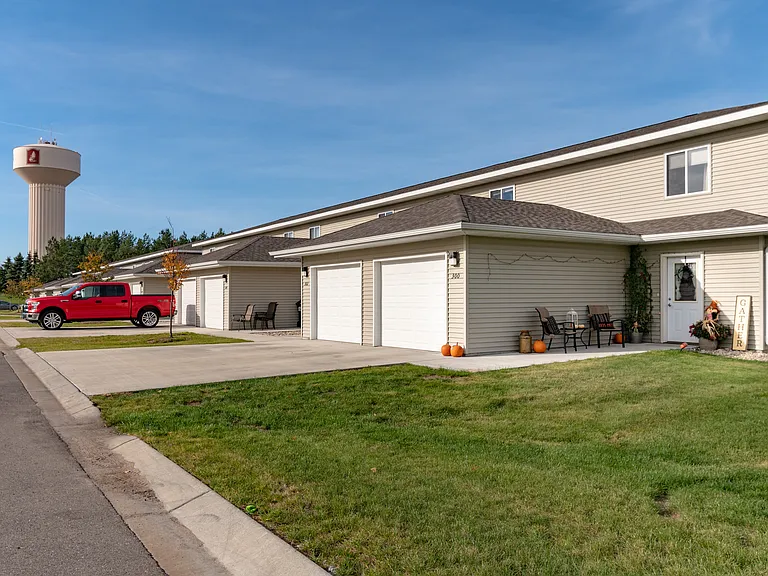 Pineview Townhomes — Photo 2