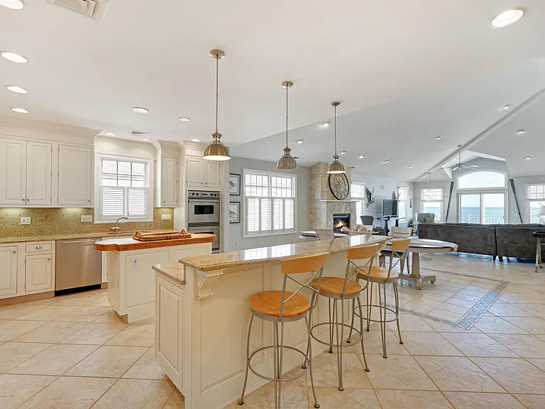 233-3 Beachfront #3 — Photo 9