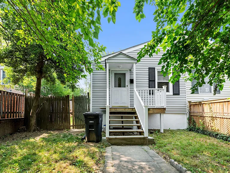 109 1/2 E Reed Ave — Photo 5