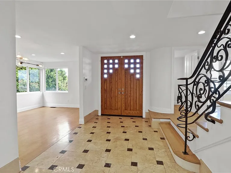 7908 W 81st St — Photo 5