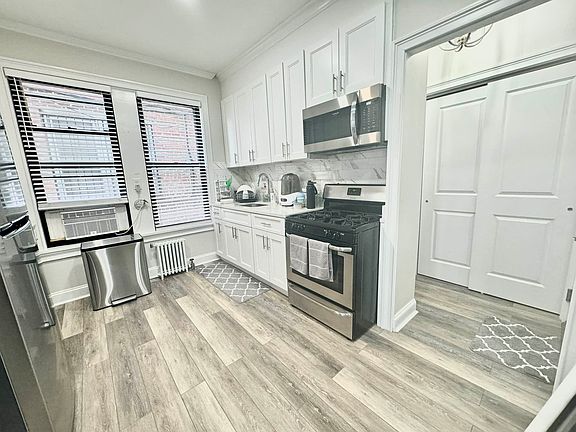 2nd image of 2415 41st St APT 1
