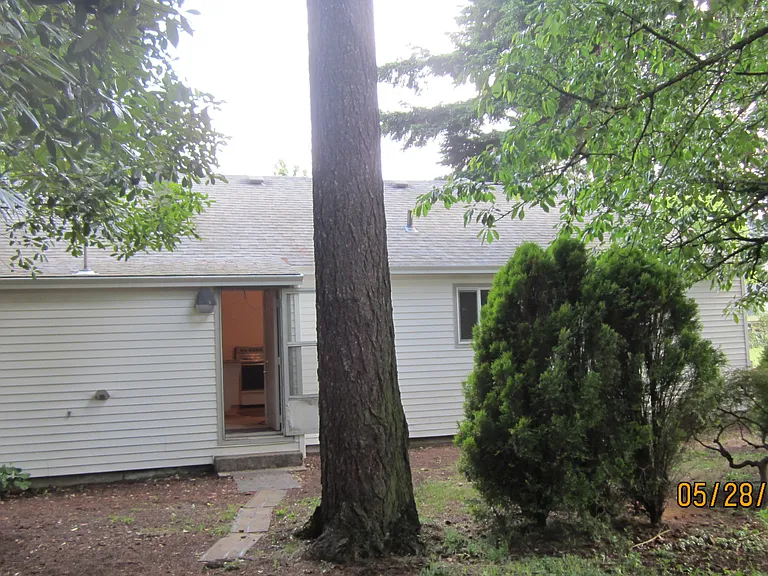11851 E Burnside St — Photo 53