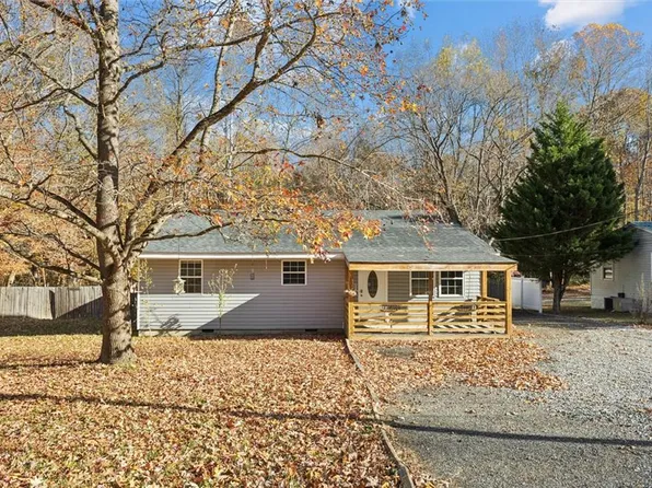 6141 Glenns Rd, Gloucester, VA 23061