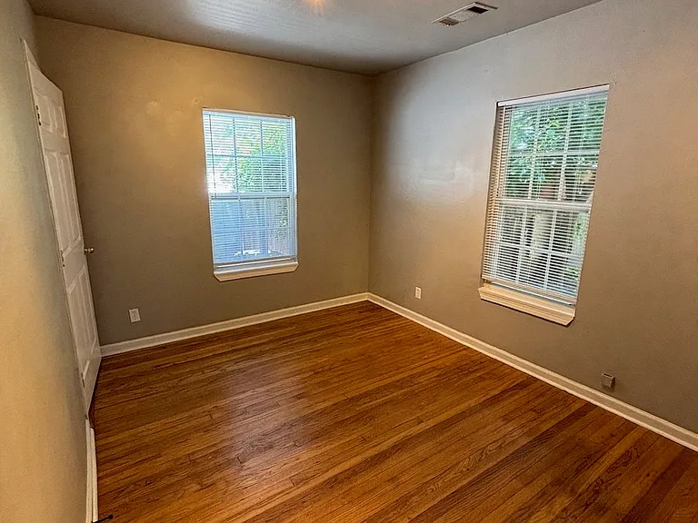 1134 S Xanthus Ave — Photo 12