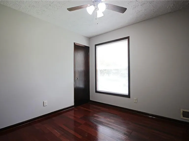 3310 Chastain Xing — Photo 24