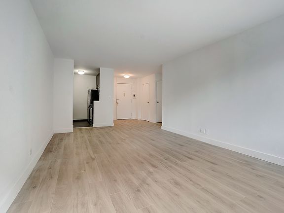 4th image of 300 Mercer St APT 16L