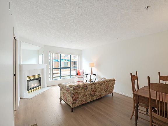 5th image of 1063 Southgate St #209