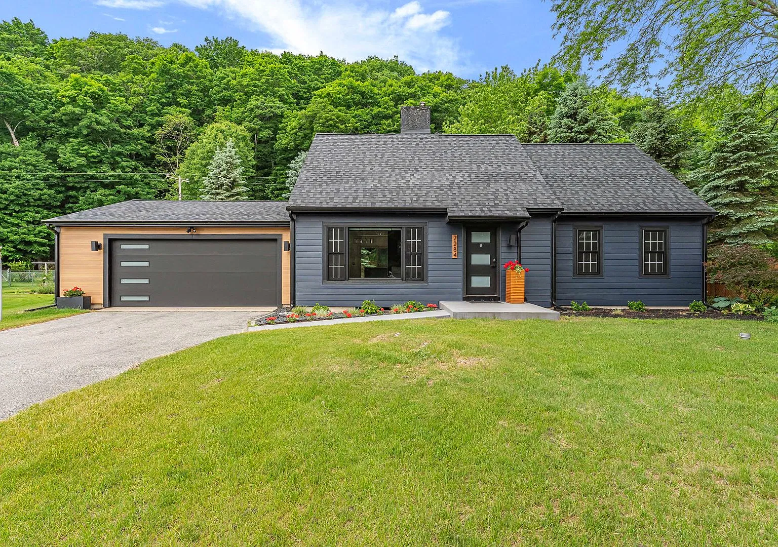 Beautifully Remodeled West Bay Home with Water Access! — Photo 1