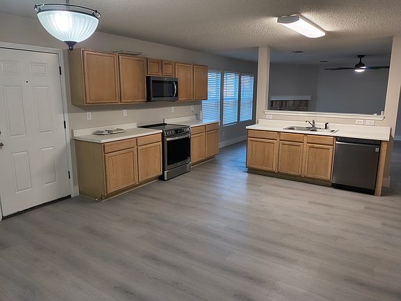 Large kitchen with a eat-in area:
- newly painted
- new deluxe flooring
- one year old digital glass top stove
- three year old dishwasher