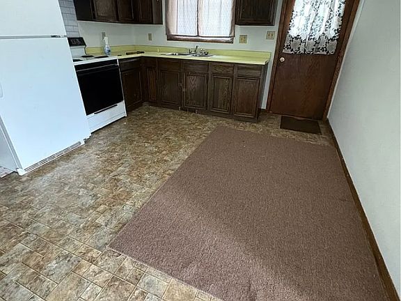3rd image of 2712-2714 Harvey St #2712